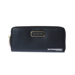 마크제이콥스 마크바이  뉴 Q 지퍼 장지갑 M0005382