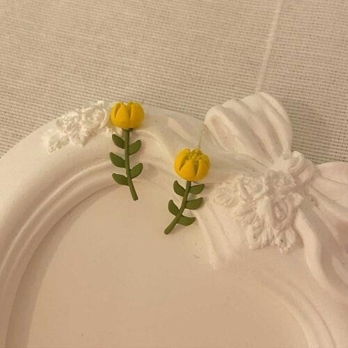 텐바이텐 봄밤달 노란 꽃 한 송이 귀걸이 은침