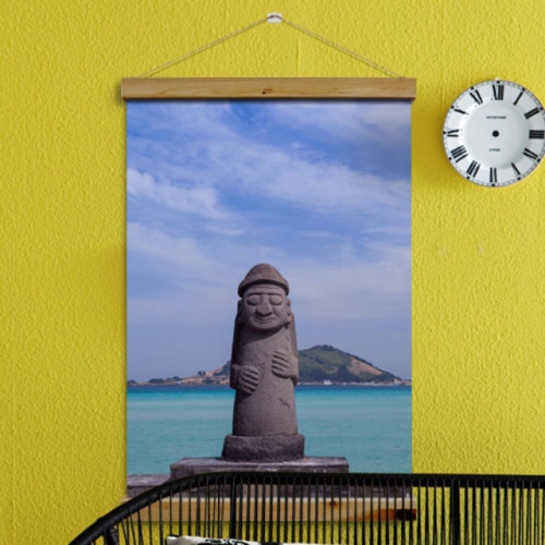 꾸밈 꾸밈 pk637-우드스크롤_60CmX90Cm-제주돌하르방