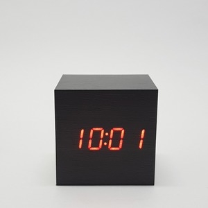 아하 LED 알람 탁상 무소음 66 우드 시계 블랙레드