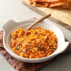 엄지식품 묵은지삼겹살 볶음밥 300g