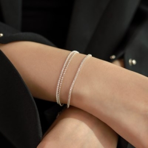 �ٹ����� Hoops&LoopsSilver34 4cm ���� �� ť�� 4mmZirconia4mm�簢�� �Ͱ���