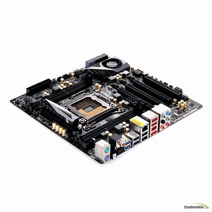 ASRock X79 EXTREME4-M 에즈윈