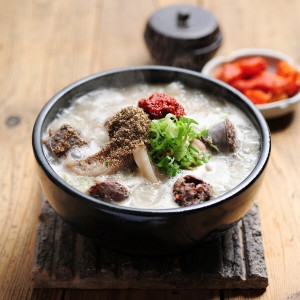 프리미엄 돼지순대국밥 600g 넉넉히 넣은 국내산 토종야채순대 국내산 고급머릿고기 순대육
