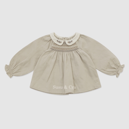 슈슈앤크라 mini 프시에 스모킹 블라우스 베이지 024402AAK03BE_이미지