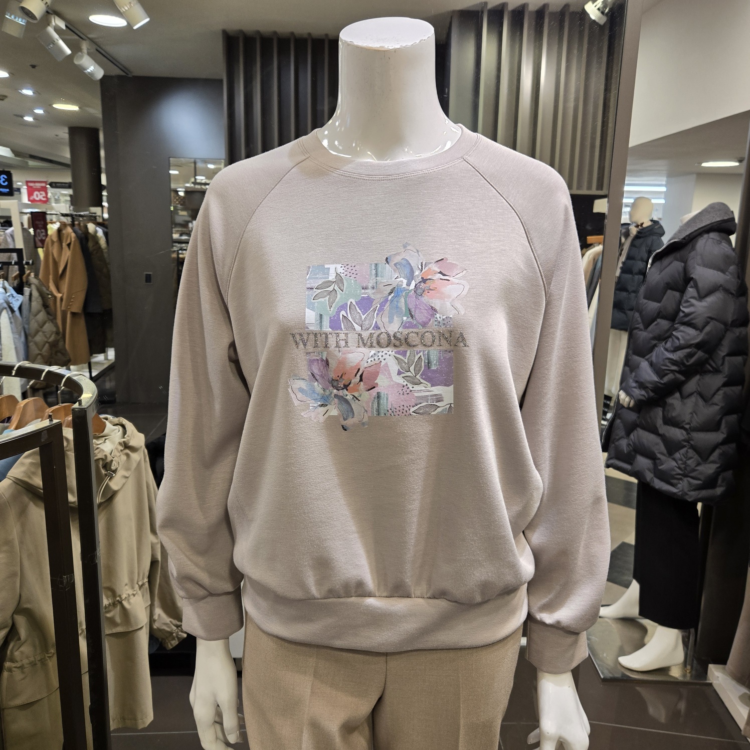 모스코나 컬러꽃그림소매셔링티블라우스 MOLA25332_이미지