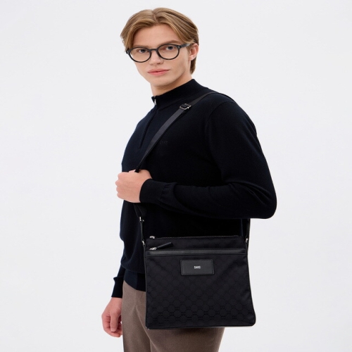 로고프린트 가죽 크로스백_WBBA4F331BK