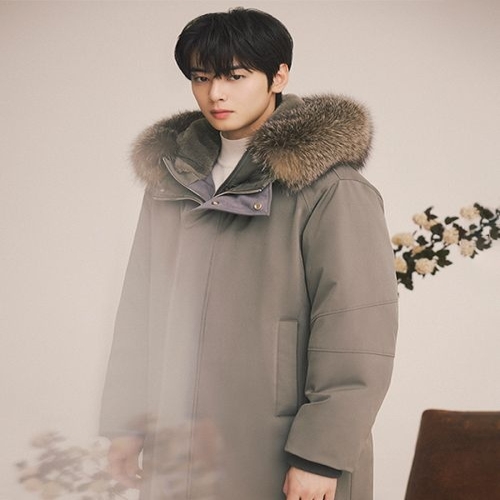 리버클래시 차은우 PICK LLW22678 차콜 폭스퍼 덕다운 후드 디테쳐블 점퍼_이미지