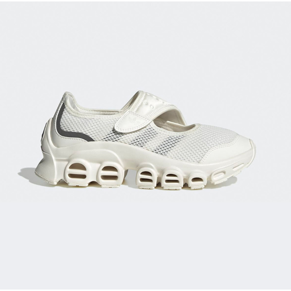 아디다스 아디폼 메가제인 JQ8245이미지입니다. 누르면 해당 게시물로 새창이동합니다.