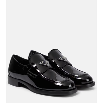 프라다 로고 페이턴트 레더 로퍼 P00813396