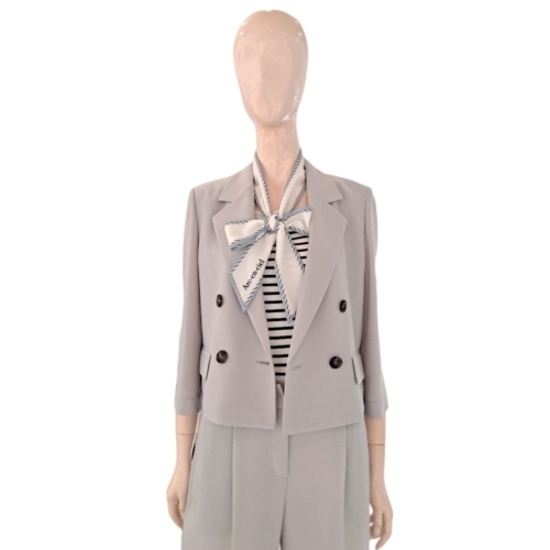 스위트숲 반더블 타이 탈착 크롭 자켓 SB4TJ311이미지입니다. 누르면 해당 게시물로 새창이동합니다.