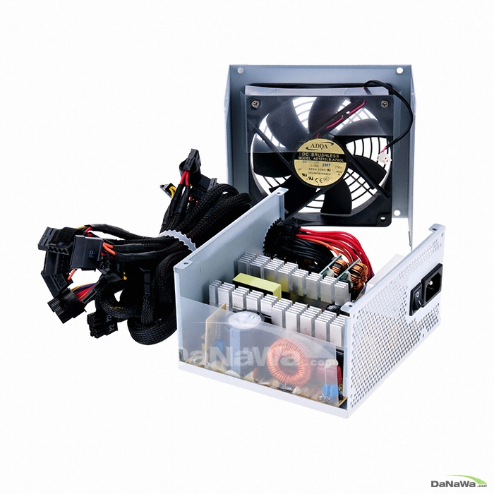 IN WIN GreenMe 650W 80PLUS�����