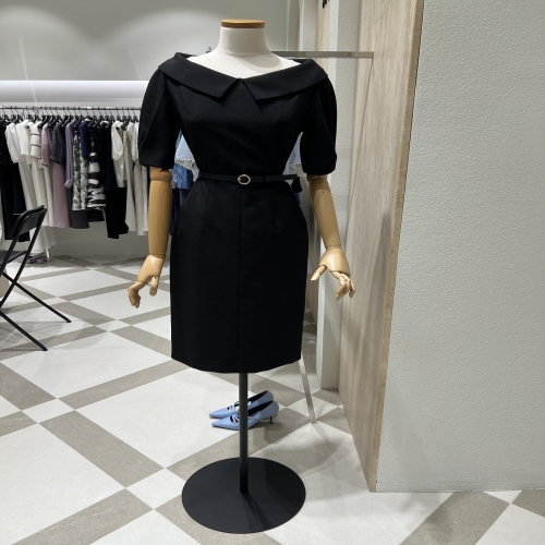 모조에스핀 J252XSE020 카라넥 밸티드블랙컬러 5부 소매 원피스