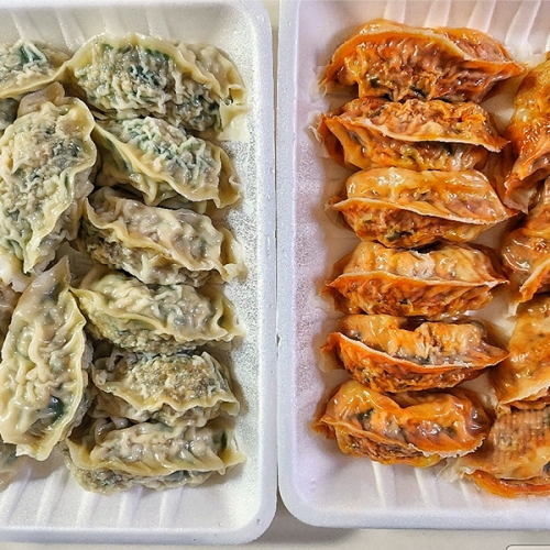 우아한만두 고기만두 350g 2개 + 김치만두 350g 2개 + 매운만두 350g 2개_이미지