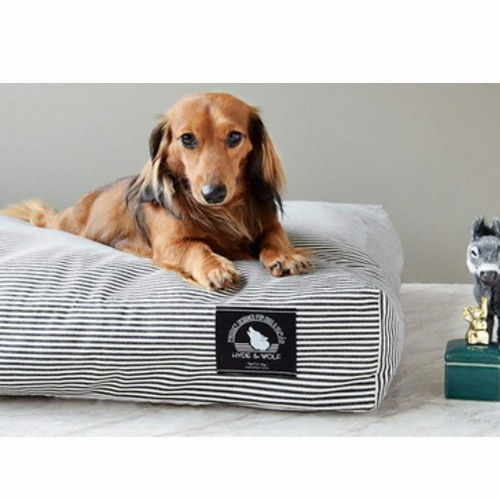 VINTAGE BLACK STRIPE BED