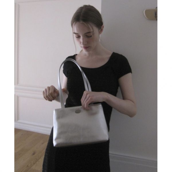 두마로 DUMARO 디온 숄더백 / 실버 Dion Shoulder Bag / Silver 3057657