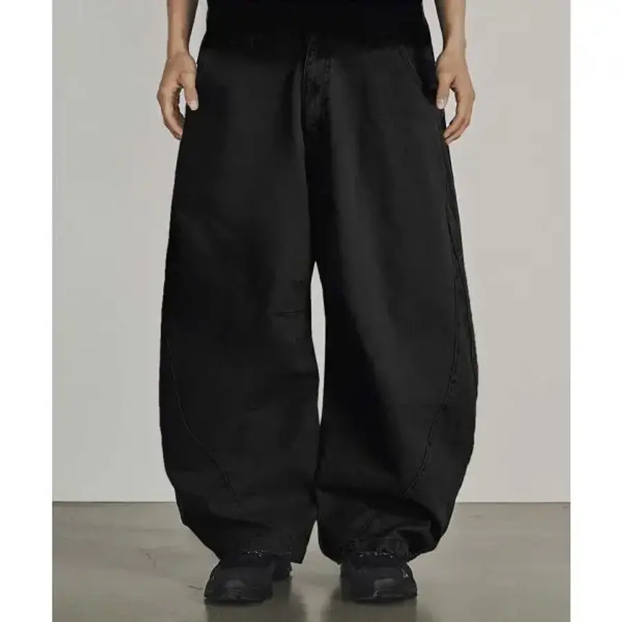 카네이테이 KANEITEI WIDE PANELED CURVED COTTON PANTS BLACK K26S-BOW-553-BK 227628