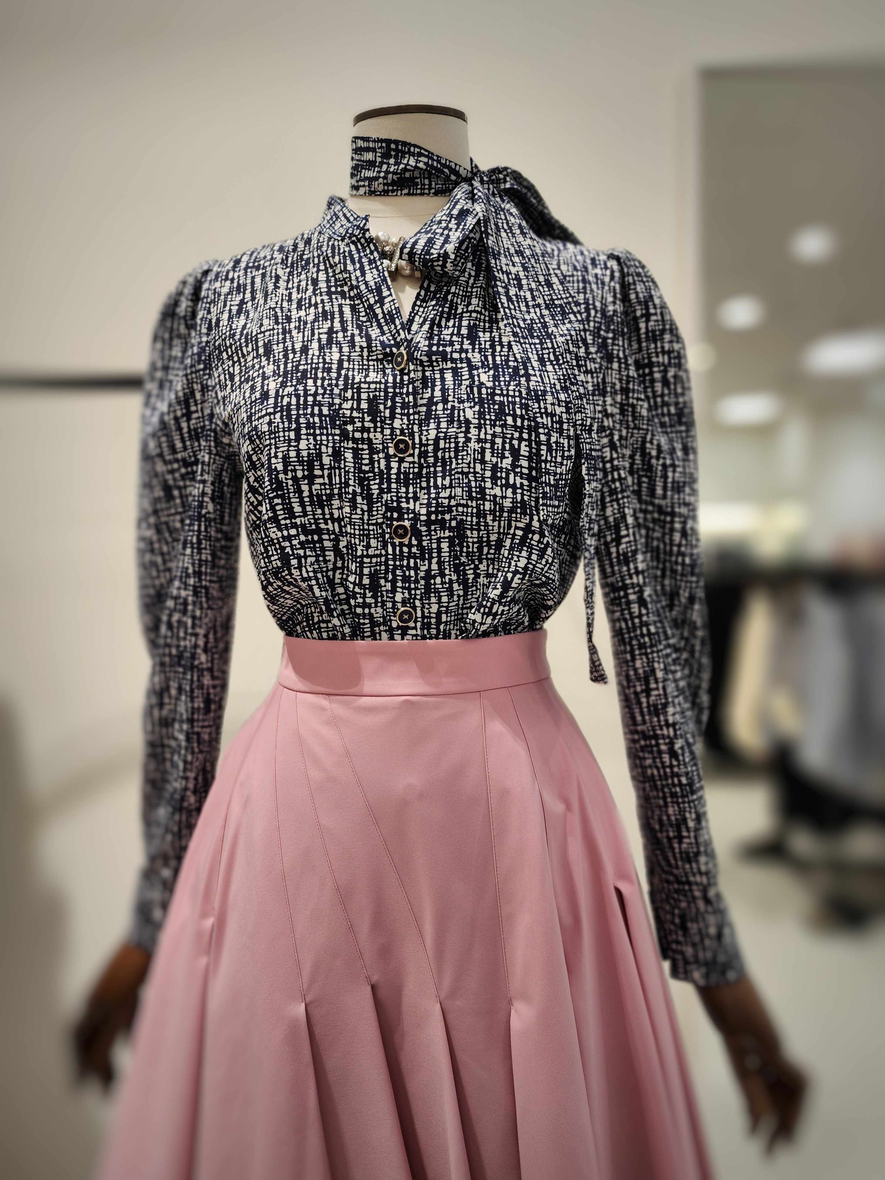 대현 모조에스핀 S/S 쉬폰 나염프린팅 볼륨소매 블라우스 S252MSC001-MX_이미지