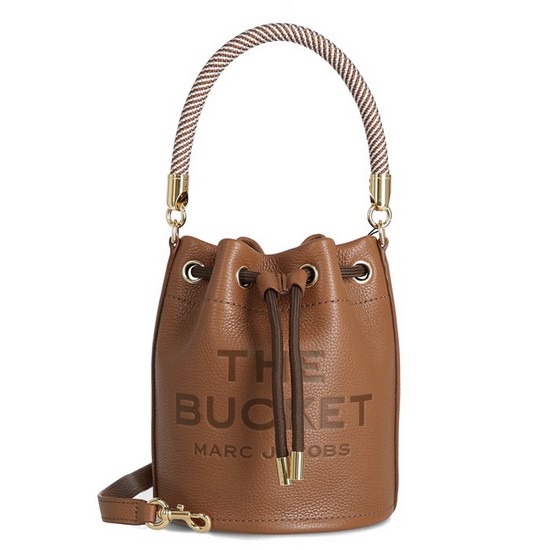 마크제이콥스 더 레더 버킷 백 H652L01PF22 212이미지입니다. 누르면 해당 게시물로 새창이동합니다.