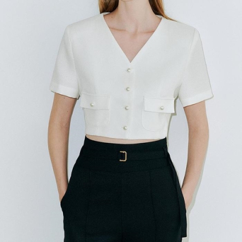 바이어스 진주 단추 노카라 반팔 숏 브이넥 크롭 자켓 룩 코디 16706360