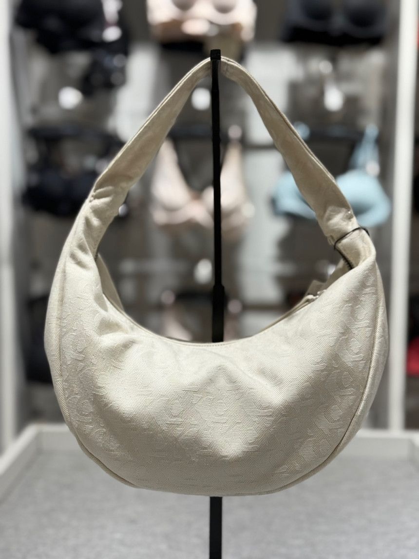 캘빈클라인 진 여성 올오버 모노그램 로고 숄더백 4F3206G-ZYZ