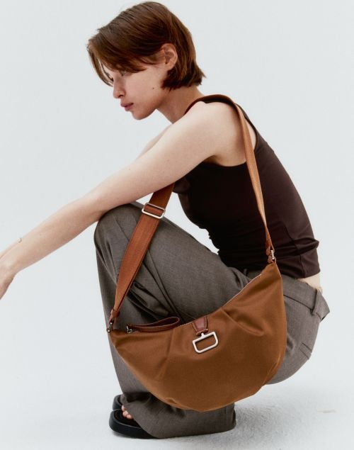 LF 닥스 WOMENS ACCESSORIES 브라운 버클장식 가죽배색 나일론 크로스백 DCBA5F211W3 216597