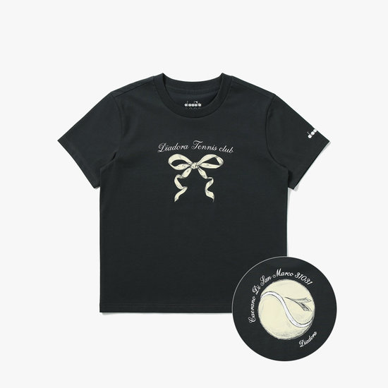 디아도라 테니스 리본 그래픽 반팔 티셔츠 D5222LRS60GRD