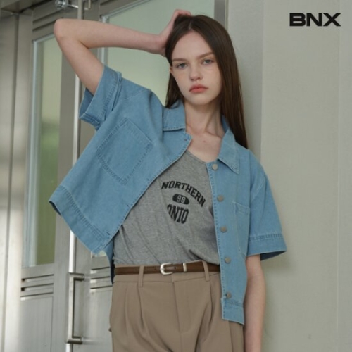 BNX 카라넥 포켓 데님 셔츠 BX2BL008L0이미지입니다. 누르면 해당 게시물로 새창이동합니다.