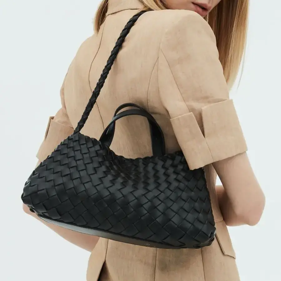 코모레비뮤지엄 바로배송_이너 파우치 포함 핸드메이드 레더 위빙 토트 백 l 블랙 l B07-1 3245559 414314