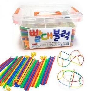 빨대 블럭 300pcs 매직 크래스틱 스트로우 창의블록 공간지각이미지입니다. 누르면 해당 게시물로 새창이동합니다.