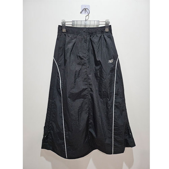 뉴발란스 트랙 경량 우븐 스커트 NBNWF3W822이미지입니다. 누르면 해당 게시물로 새창이동합니다.