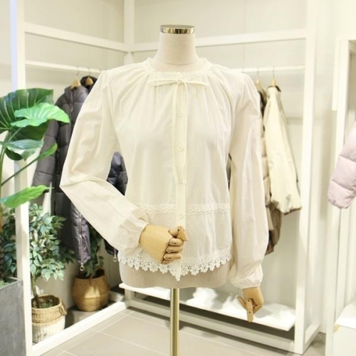 오픈클로젯 대백 TK263BB100EE_밑단레이스리본블라우스