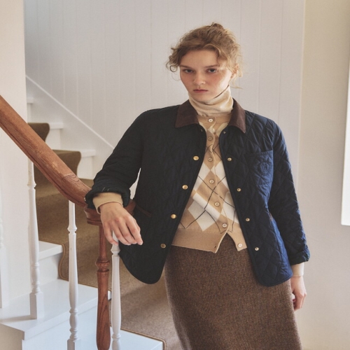 헤지스레이디스 여성 퀼팅 네이비 체크 안감 코듀로이 배색 숏 퀼팅 점퍼 HSJU4DC91N2이미지입니다. 누르면 해당 게시물로 새창이동합니다.