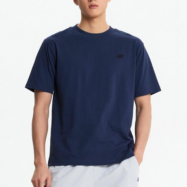 뉴발란스 프리미엄 로고 반팔티 SEMI OVER FIT NBNEF22451