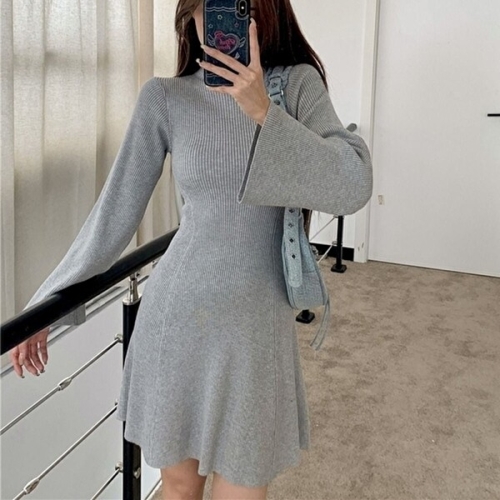 심플 골지라인 나팔 소매 슬림핏 긴팔 A라인 원피스 KYR-WFH6E9X