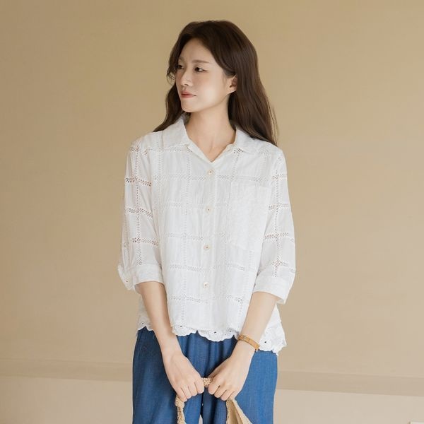 마담4060 엄마옷 여성 데일리 블라우스 펀칭레이스카라 -FBL2604078