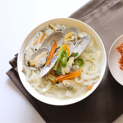 마녀바스켓 군산맛집 엄마손 심진숙님의 칼국수 200g이미지입니다. 누르면 해당 게시물로 새창이동합니다.