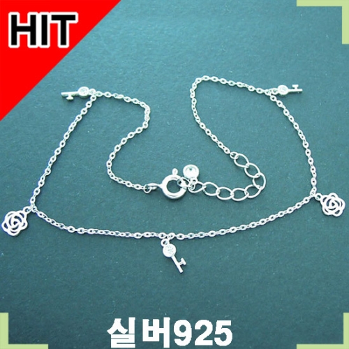 골드조아 세련된 장미 열쇠큐빅 실버발찌 51605F 여성이미지입니다. 누르면 해당 게시물로 새창이동합니다.