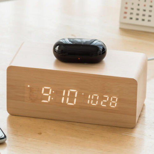 플라이토 우드 무선충전 LED 데이트 탁상시계