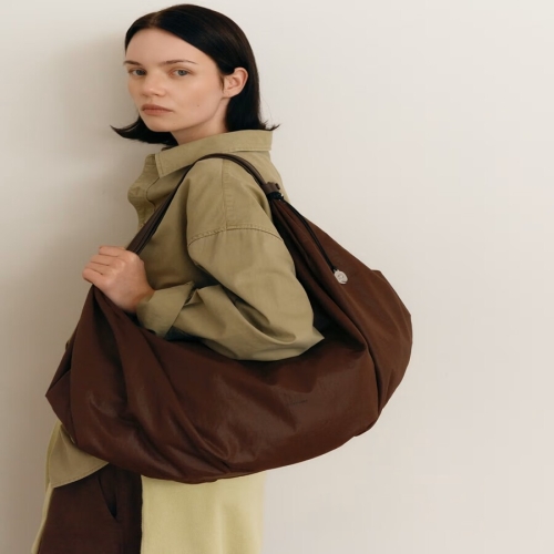 스윙 호보 숄더백 L 다크브라운 JABA6E400W2