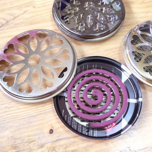 모나코올리브 리싸이클 안전 모기향 받침대 연소기이미지입니다. 누르면 해당 게시물로 새창이동합니다.