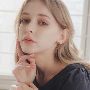  제이로렌 0N0979 스터링 실버 925 스피넬 목걸이 .바이데이지