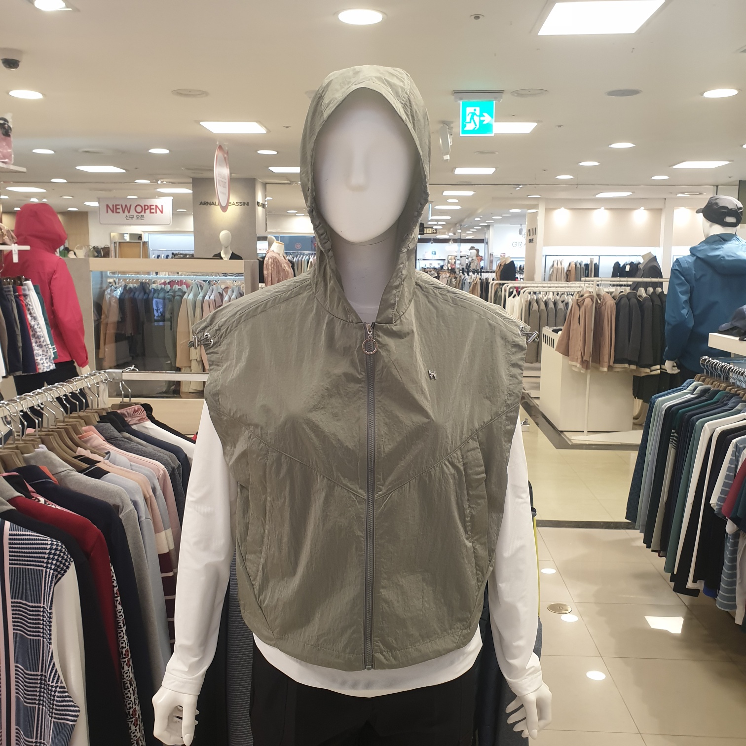 BTR 숏기장 오버핏 조끼 베스트 BVV7857W이미지입니다. 누르면 해당 게시물로 새창이동합니다.