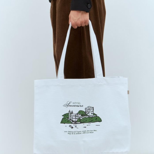 아페쎄 xJJJJound 프린팅 캔버스 토트백 화이트 COGYX M61945AAB