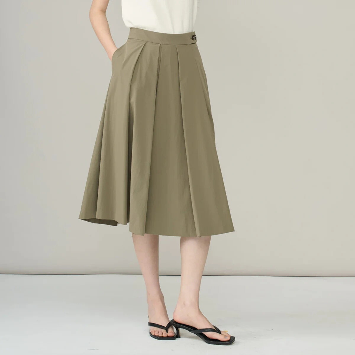 BCBG 여름 신상 비대칭 플리츠 스커트A6M4S21345 74/ 애플아울렛