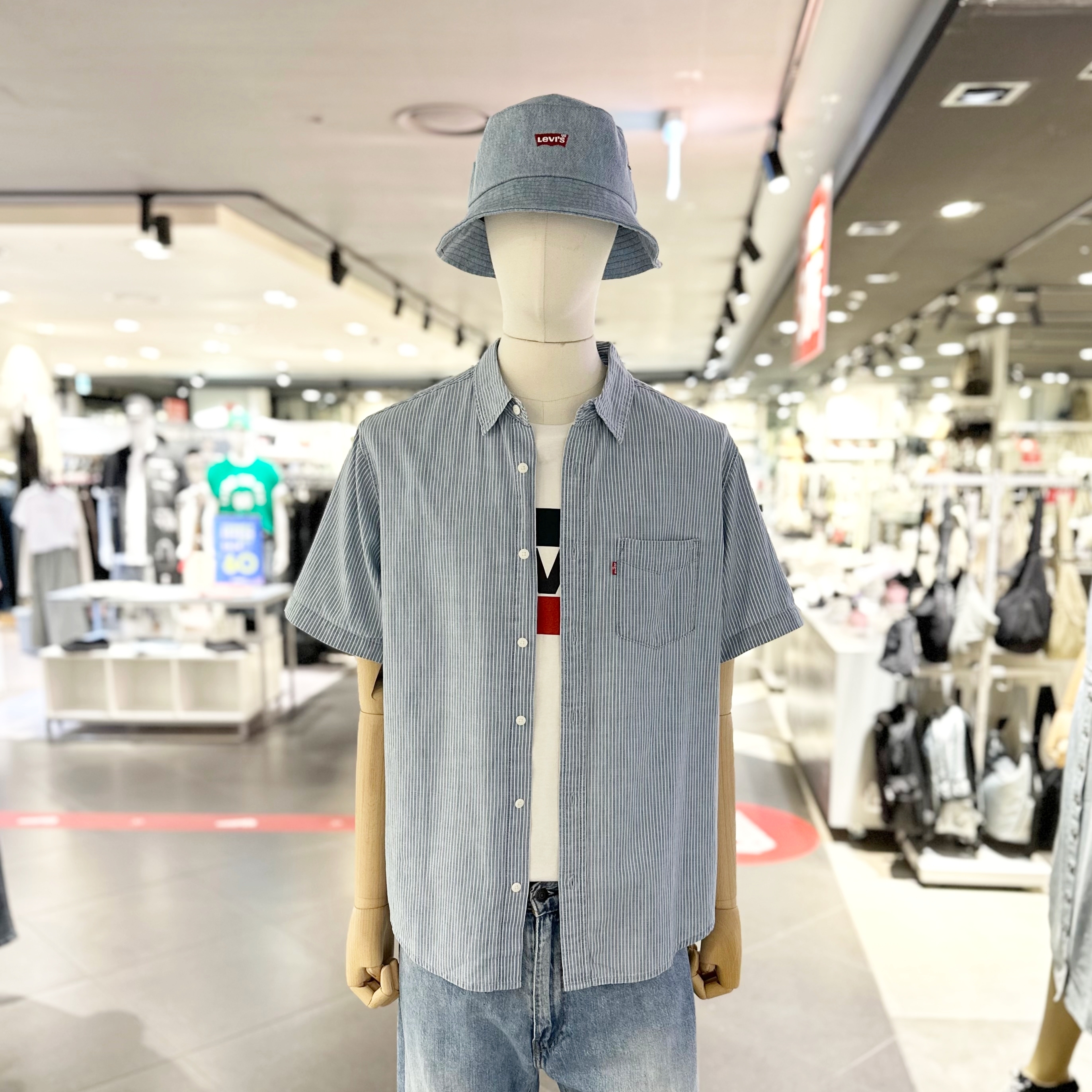 남여공용 클래식 웨스턴 오리지널 워싱 반팔 데님셔츠 스탠다드핏 L86626273