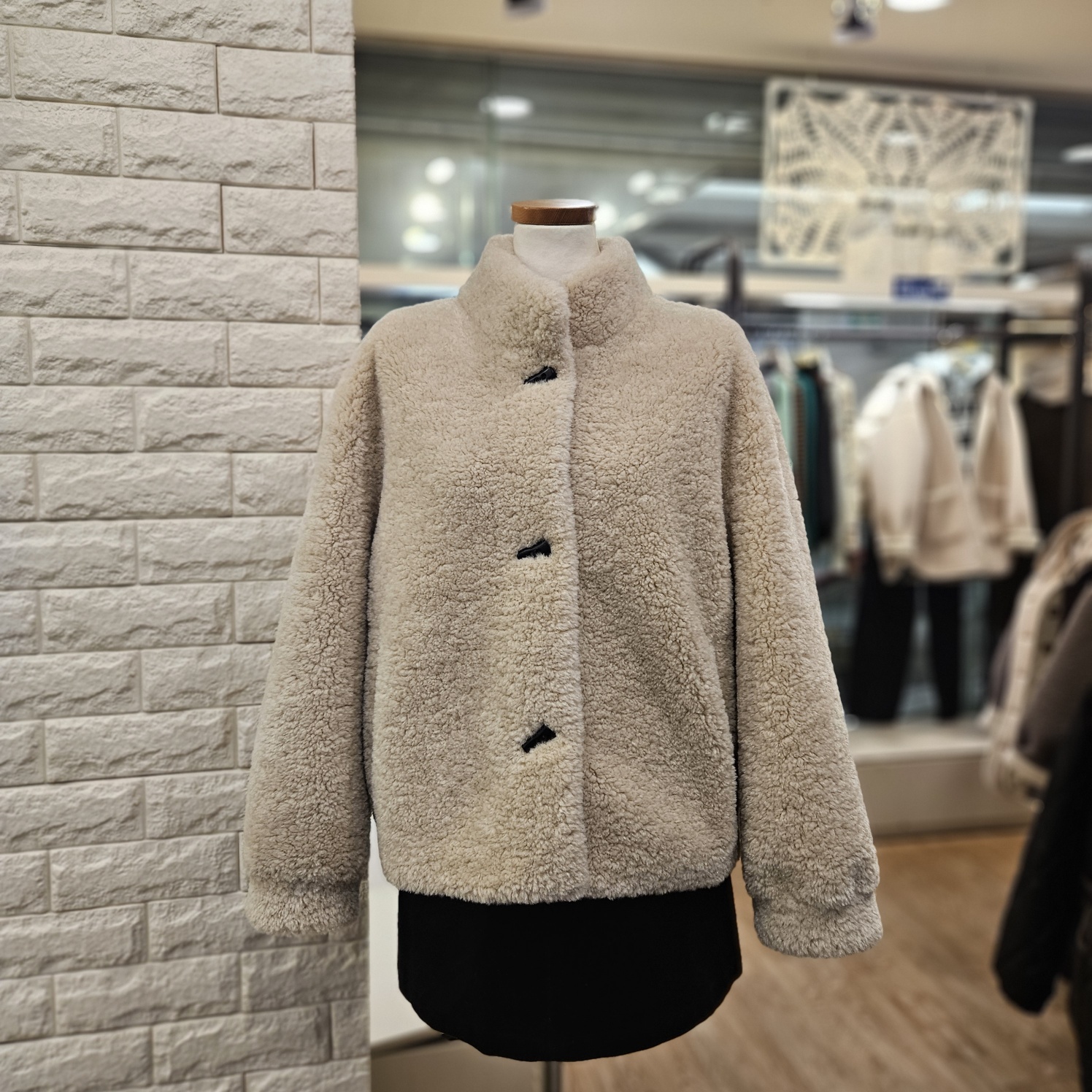 트렌드컬렉션 뽀글이 토글 숏코트2 TRJW261Z1_이미지