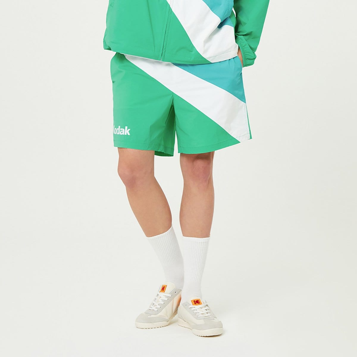 �ڴ� 8900 ���� 3�� �ݹ��� GREEN EKZ101 XS