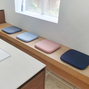땀안차는 실크 메모리폼 사각 의자 방석