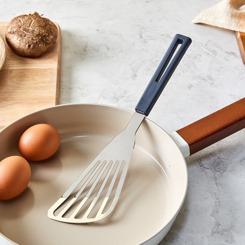 이랜드리테일 모던하우스 그립감이 좋은 유연한 스텐 삼각 뒤집개 네이비_이미지